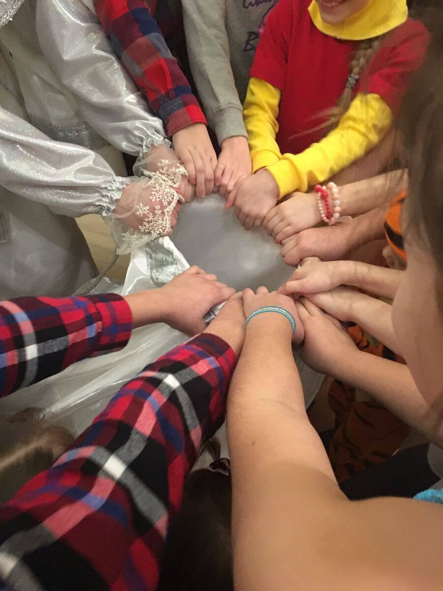 Как привязанность в детстве формирует отношения во взрослой жизни