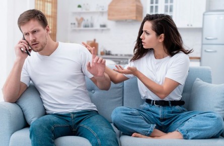 Раздражение в отношениях: как понять, что это сигнал, а не конец