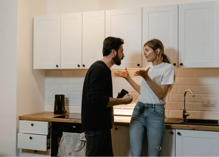 Как критика разрушает отношения: мысли о прямолинейности и самоконтроле