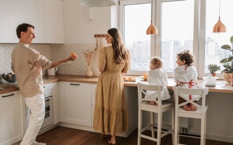 Ролевой конфликт работающих женщин: вызовы и решения в гендерной политике