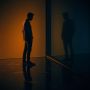 Лицо боли: как равнодушие на самом деле прячет глубокие эмоции
